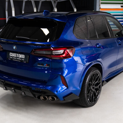 BMW X5M F95 Blau von Custom Tuning