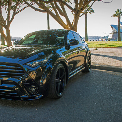 Schwarzer Infiniti QX70 aus Sydney