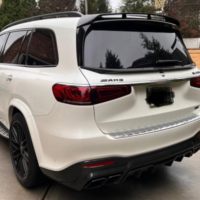 Mercedes GLS X167 AMG G63 mit Kohlefaser-Karosseriekit von Renegade Design. Für Herrn Vazemiller